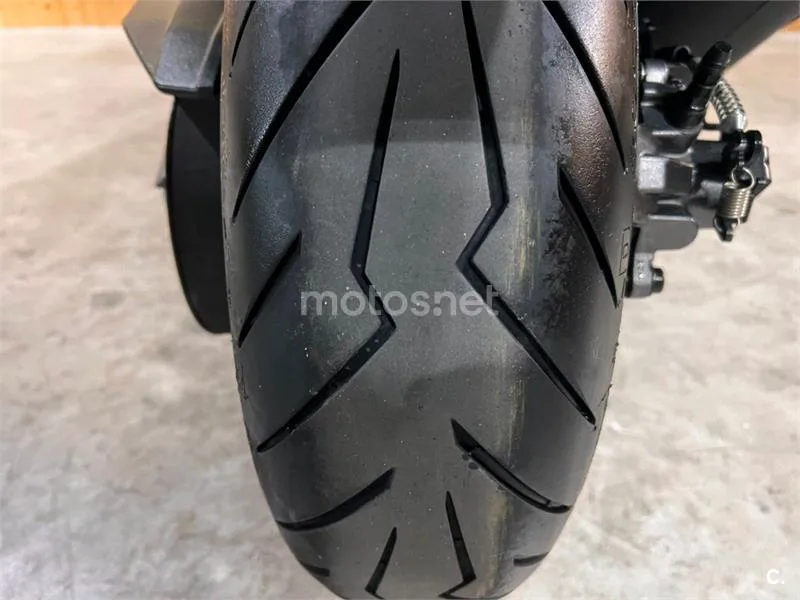 Kymco AK 550 – Vista 7
