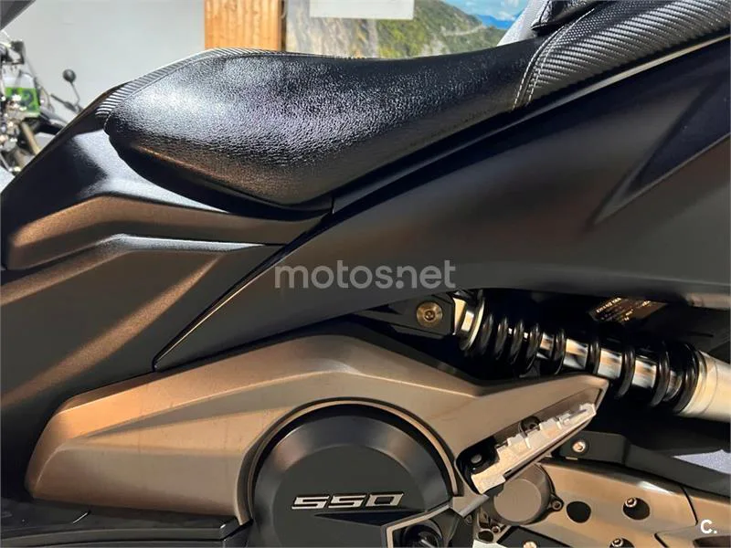 Kymco AK 550 – Vista 62