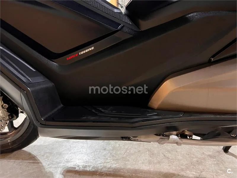 Kymco AK 550 – Vista 63