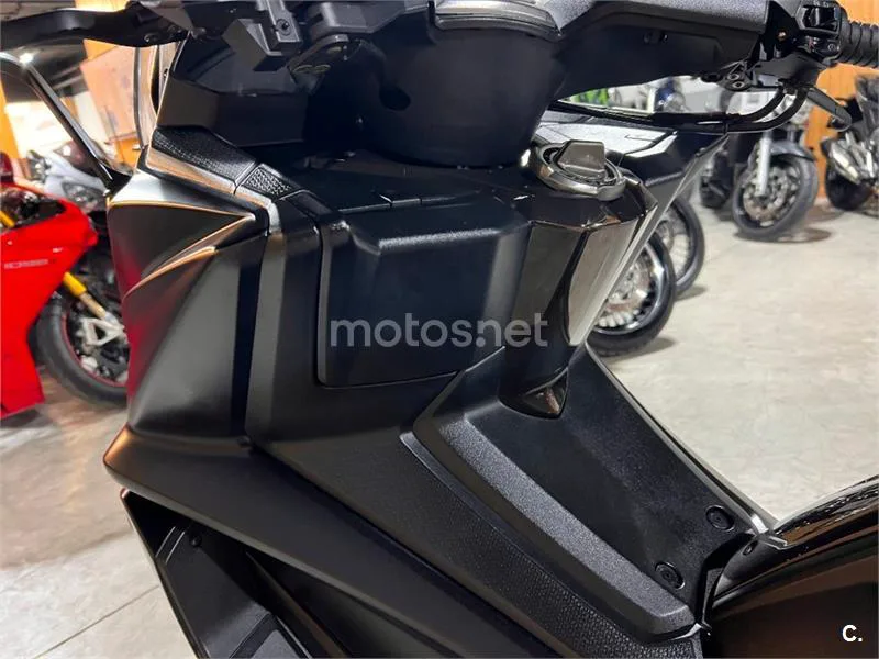 Kymco AK 550 – Vista 65