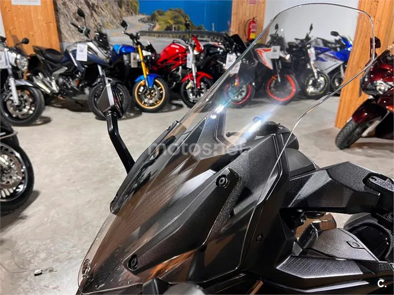 Kymco AK 550 – Vista 66
