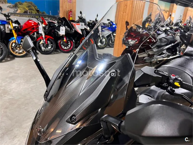 Kymco AK 550 – Vista 70