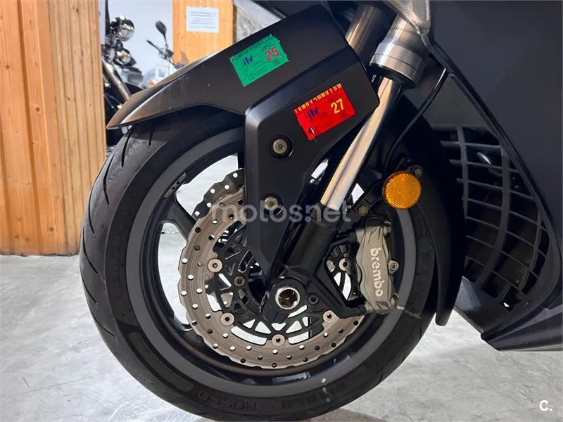 Kymco AK 550 – Vista 72