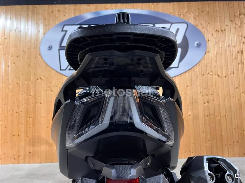 Kymco AK 550 – Vista 9