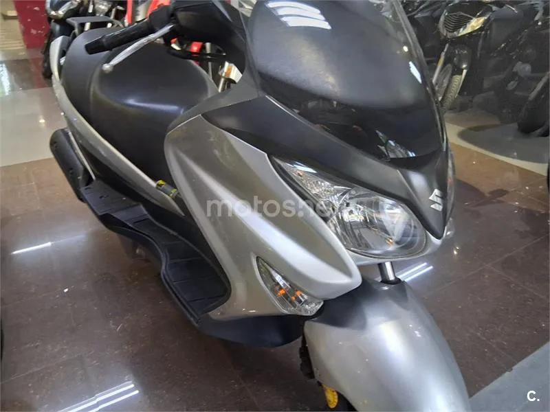 Suzuki Burgman 125 – Vista 13