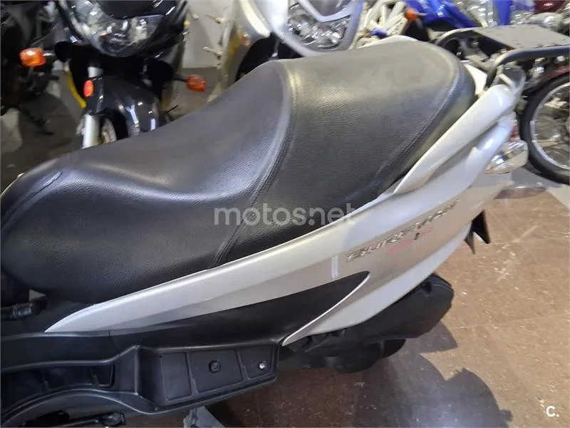 Suzuki Burgman 125 – Vista 14
