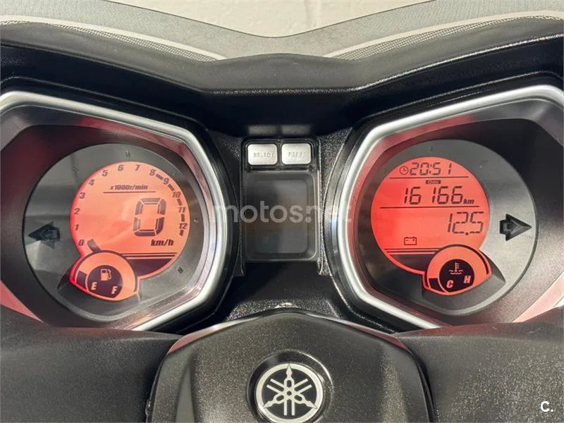 Yamaha XMAX 250 – Vista 6