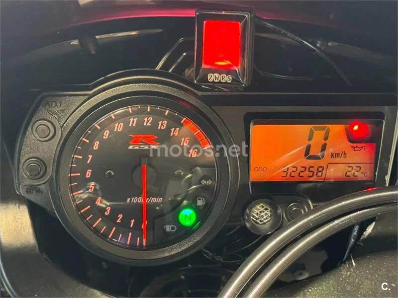 Suzuki GSX-R750 – Vista 6