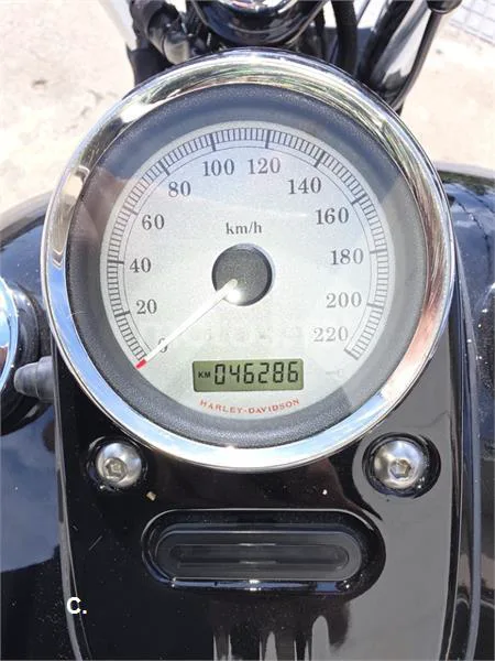 Harley-Davidson Dyna Street Bob – Vista 7