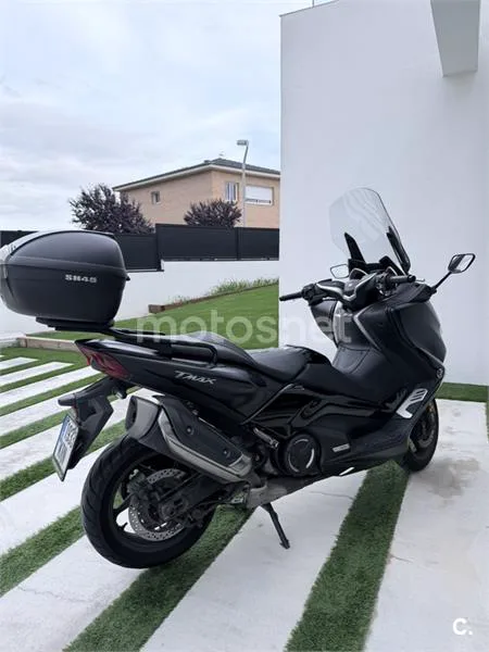 Yamaha TMAX - Vista 6