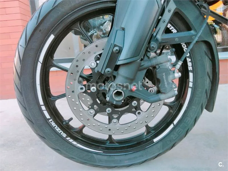 Suzuki V-Strom 1000 – Vista 14