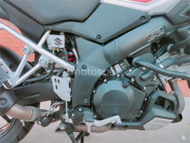 Suzuki V-Strom 1000 – Vista 20