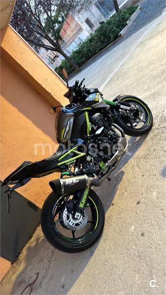 Kawasaki Z900 - Vista 4