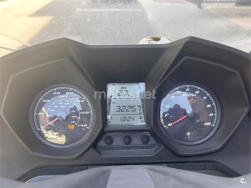 Kymco Super Dink 125 – Vista 4
