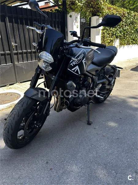 Triumph Trident 660 – Vista 7