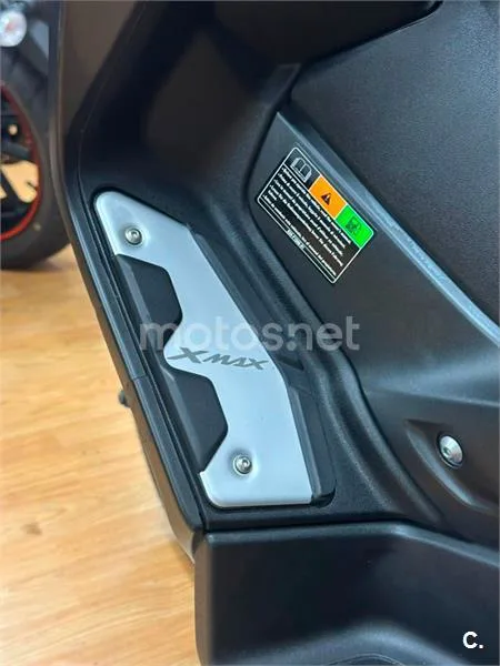 Yamaha XMAX 300 – Vista 10