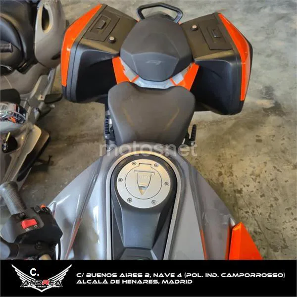 KTM 1290 Super Duke GT – Vista 6