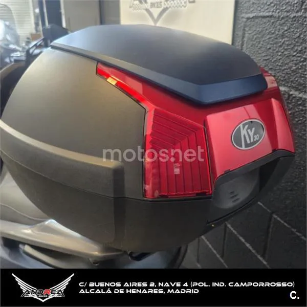 Kymco X-Town CT 300 – Vista 8