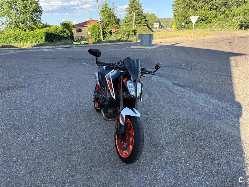 KTM 890 – Vista 2