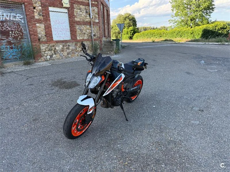 KTM 890 – Vista 3