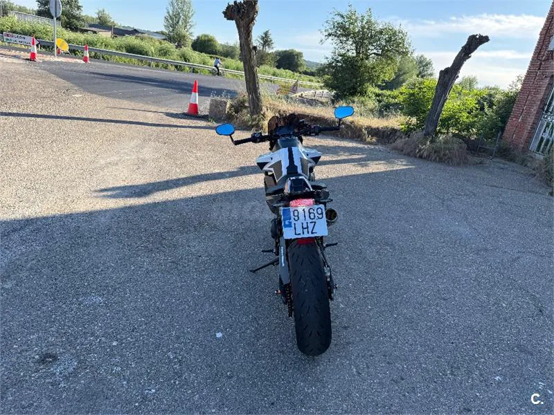 KTM 890 – Vista 6