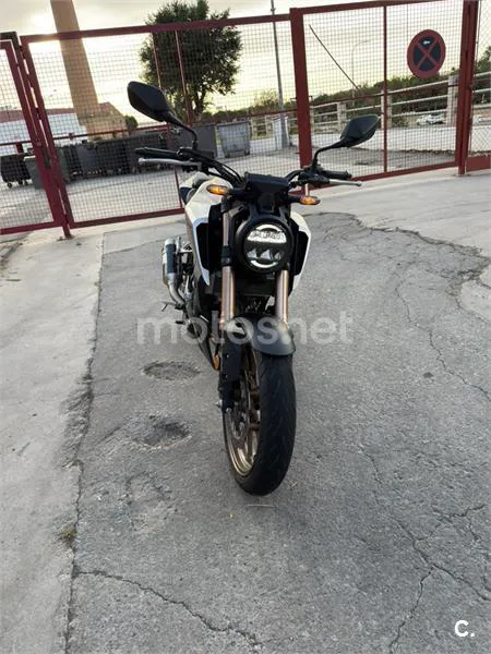 Honda CB 125 R – Vista 12