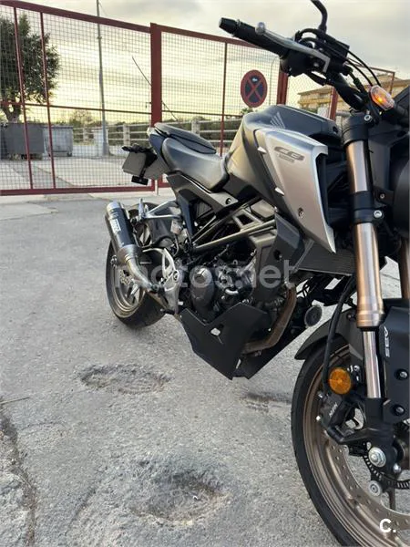 Honda CB 125 R – Vista 13