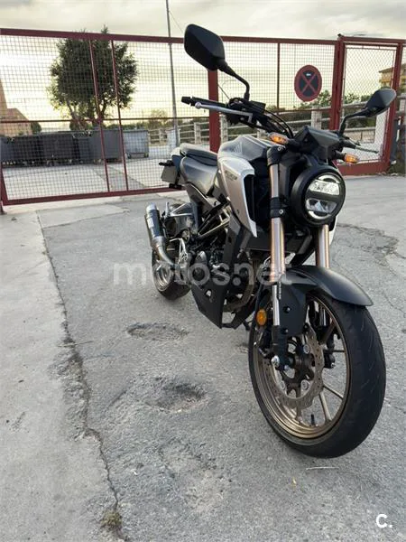 Honda CB 125 R – Vista 14