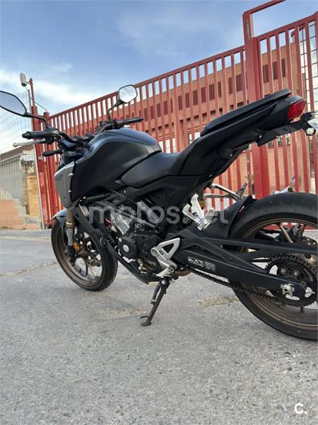 Honda CB 125 R – Vista 15