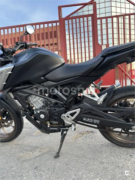 Honda CB 125 R – Vista 16