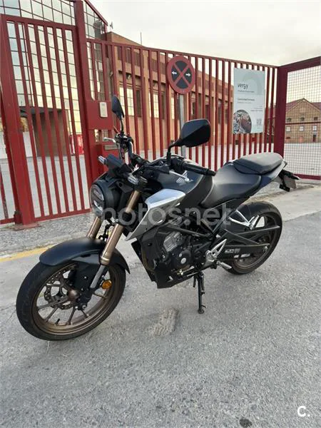 Honda CB 125 R – Vista 17