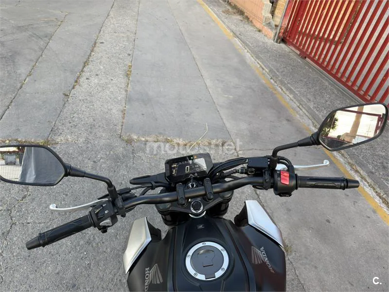 Honda CB 125 R – Vista 8
