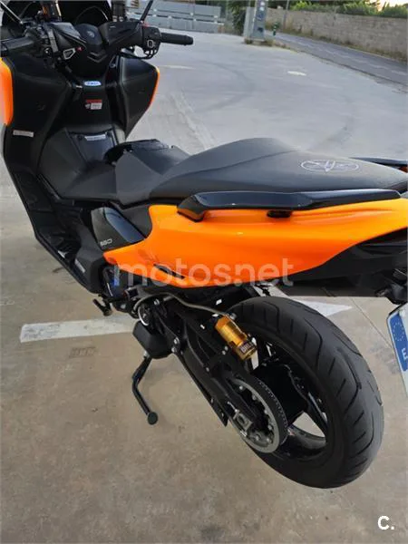 Yamaha TMAX 560 – Vista 4