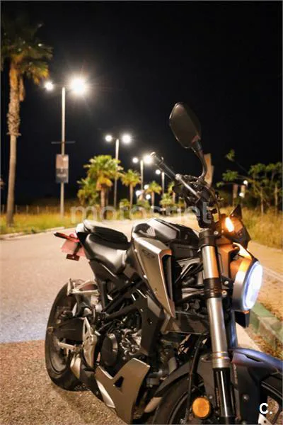 Honda CB 125 R – Vista 5