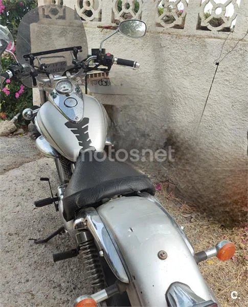 Suzuki Intruder 250 – Vista 3