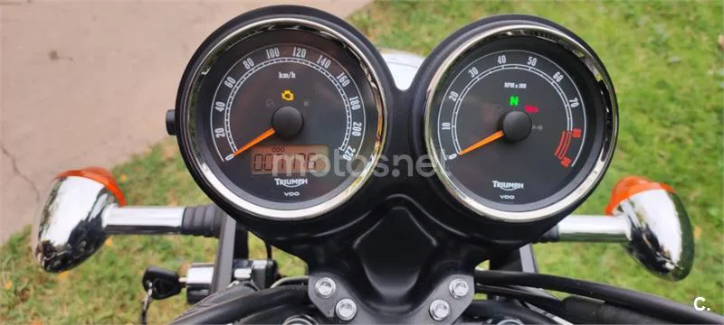 Triumph Bonneville 900 – Vista 6