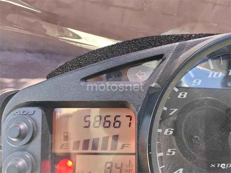 Suzuki GSR 600 – Vista 4