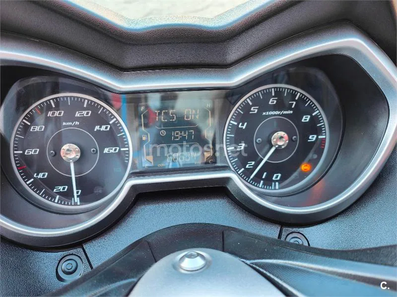 Yamaha XMAX 300 – Vista 12