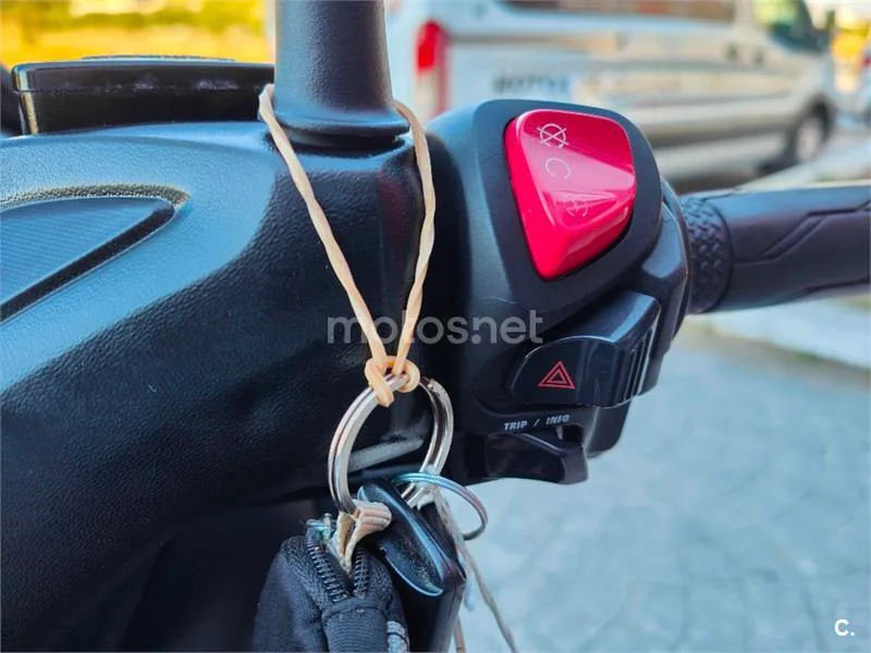 Yamaha XMAX 300 – Vista 15