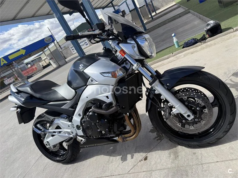 Suzuki GSR 600 – Vista 2