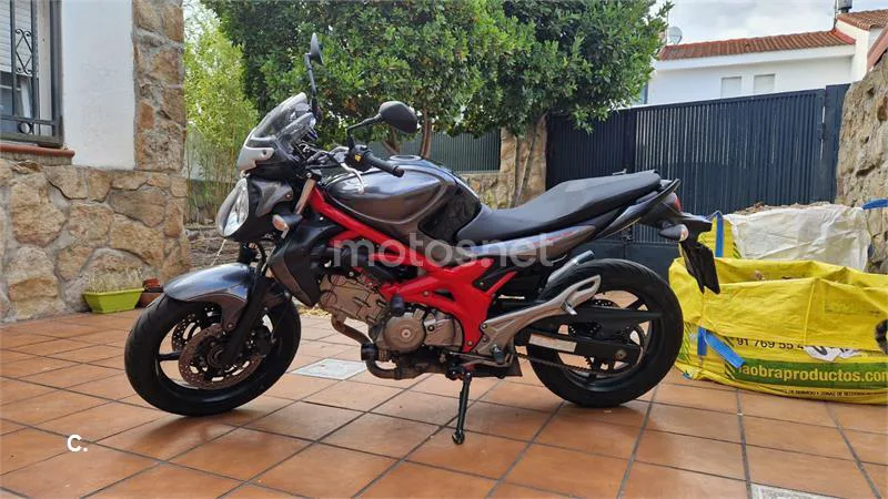 Suzuki SFV 650 Gladius – Vista 2