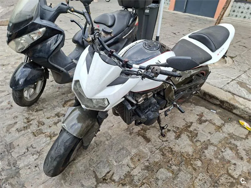 Kawasaki Z750 – Vista 3