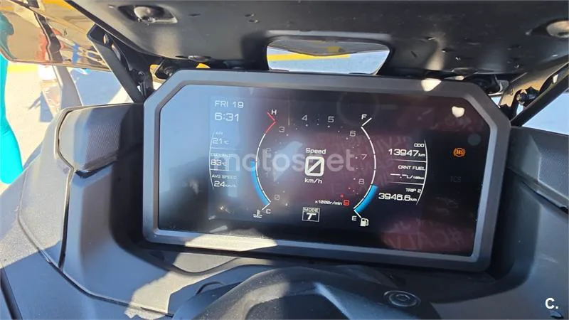 Yamaha TMAX – Vista 3