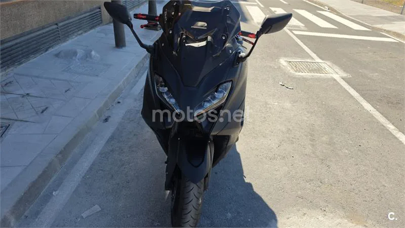 Yamaha TMAX – Vista 5