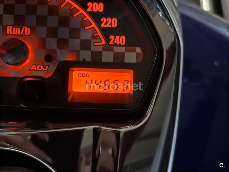 Suzuki Intruder M1800R - Vista 6