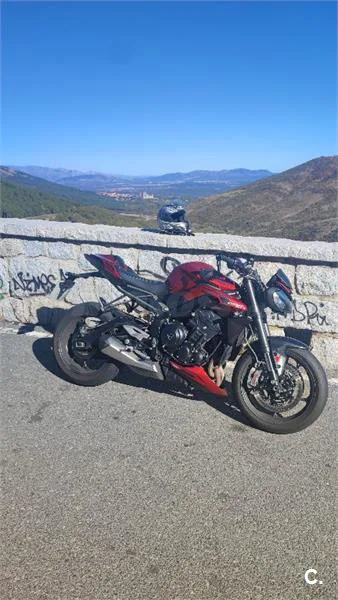 Triumph Street Triple 765 – Vista 2