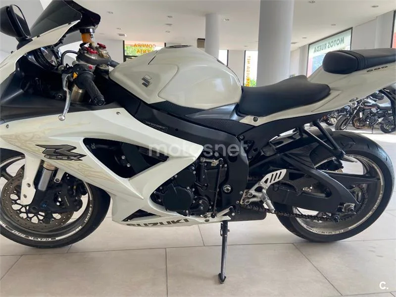Suzuki GSX-R600 – Vista 13