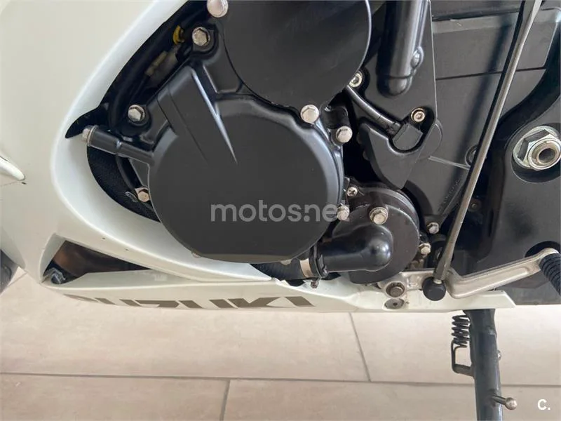 Suzuki GSX-R600 – Vista 14