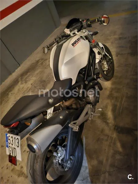 Ducati Monster 696 – Vista 2