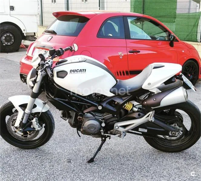 Ducati Monster 696 – Vista 3